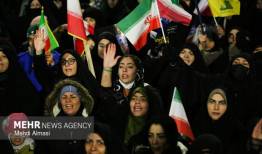 دختران زنجانی از شکوه حماسه حضور در صحنه دفاع از وطن می‌گویند