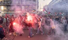 تظاهرات اروپایی ها علیه حمله صهیون ها به ناوگان الصمود
