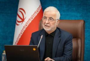 مومنی: دولت در دوران جنگ کنار مردم بود و کمبودی نداشتیم
