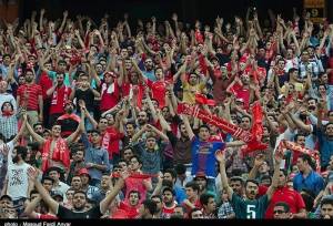 تجمع شبانه هواداران تراکتور مقابل هتل پرسپولیس در تبریز
