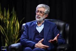 حداد عادل: ممکن است یک کسی جنگ را لازم‌تر بداند و یک کسی مذاکره/ باید بدانیم هر دو دلشان برای ایران می‌تپد و این دلیلی بر اختلاف و تهمت نیست