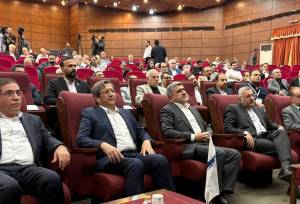 آغاز همایش «چشم‌انداز اقتصاد ایران ۱۴۰۵»