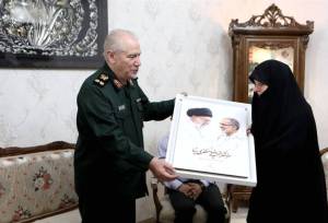 دیدار سرلشکر رحیم صفوی با خانواده شهید مظفری‌نیا