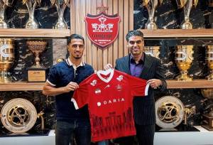 علیپور با پرسپولیس تمدید کرد