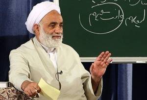 حضور قرائتی در رواق دارالذکر و مزار رهبر شهید+فیلم