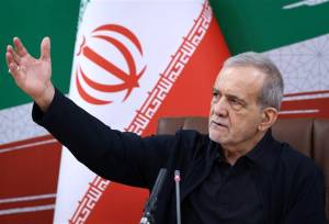 پزشکیان: مردم با وجود گلایه‌ها در برابر دشمن ایستادند
