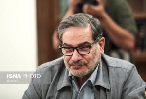 اهدای لوح سپاس پزشکیان به همسر شهید شمخانی+ عکس