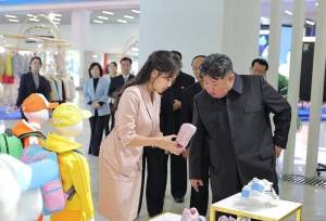 انتشار تصاویری جدید از رهبر کره شمالی/ شایعات درباره مرگ وی صحت ندارد +عکس