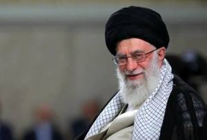 قابی ماندگار از رهبر شهید انقلاب در تنگه هرمز + عکس