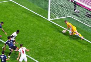 دستورالعمل‌های محرمانه روی بطری آب پیکفورد!
