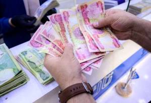 تفاوت قیمت چشم‌گیر فروش ارز اربعین در بانک‌ها و بازار آزاد/ چرا بانک ها گران تر می فروشند؟