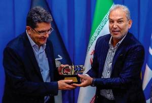 اعطای «نشان عالی تشریفات فرودگاهی» به مدیران ارشد وزارت نفت در عسلویه