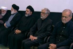 تصویری از برخورد صمیمانه پزشکیان و حجت الاسلام سیدمسعود خامنه‌ای
