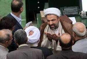 روزنامه جمهوری اسلامی: قهرمان سازی از یک مجرم، پرده از چهره مدعیان قانون گرایی برداشت/ حامیان حمید رسایی به کوب کار می کنند