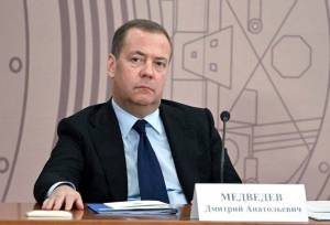 انتقاد مسکو از توکیو در سالگرد هیروشیما/ مدودف: ژاپن تابع آمریکاست