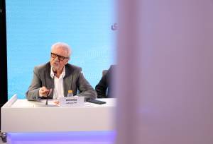 بهکیش: برای جلوگیری از جنگ باید منافع اقتصادی کشورها به یکدیگر گره بخورد | امکان ساختن اقتصادی بهتر فراهم خواهد شد اگر...