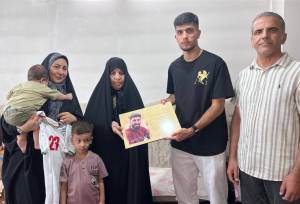 دیدار آریا یوسفی با خانواده شهید طباطبایی