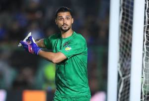 توافق صنعت نفت با دروازه‌بان سابق پرسپولیس