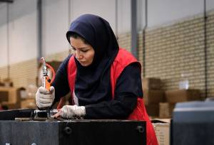 بازارهای داخلی و خارجی زیر ضرب سنگین جنگ | تولایی: اقتصاد، صنعت و اشتغال دچار آسیب‌های جدی شده است | در واردات کالا به شدت دچار محدودیت هستید!