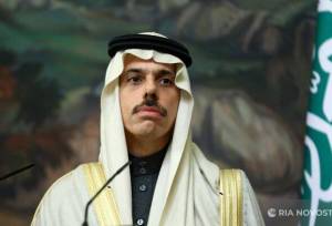 گفت‌وگوی تلفنی وزیر خارجه عربستان با ایران و پاکستان/ محور اصلی این تماس ها چه بود؟