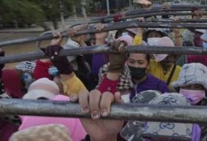 درخواست کارگران کامبوج برای افزایش کمک هزینه ایاب و ذهاب