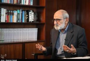 شریعتمداری: محاصره دریایی آمریکا مصداق دزدی دریایی است