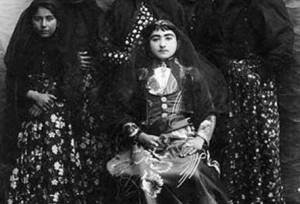 عکس قدیمی از زندگی دختر ناصرالدین‌شاه در دربار قاجار+عکس