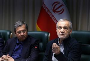 پزشکیان: بنای ما تفاهم و حل مسائل از طریق تعامل و مذاکره است/ محکم در مقابل فشارهای اقتصادی می‌ایستیم