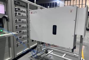 آغاز به کار نخستین کارخانه تولید اینورترهای صنعتی نیروگاه‌های خورشیدی