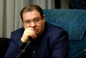 گلزاری: نیازمند روایت و معرفی قهرمانان گمنام دستگاه‌های اجرایی هستیم