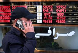 روند نرخ ارز در هفته آخر مرداد | ارز 222 هزار تومانی در بازار تهران | فاصله سقف و کف قیمت دلار | هفته پرنوسان با بازدهی مثبت بسته شد