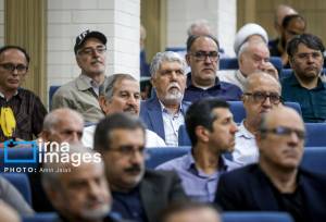 تصاویری از اسحاق جهانگیری و محمود واعظی در یک مراسم ختم/ کدام دولتمردان پزشکیان آمدند؟/ محسن هاشمی هم بود+ عکس