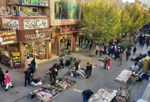 پیاده‌روها در قُرق دستفروش‌ها | علامت سؤال درباره ترکیب جمعیتی دستفروش‌های پایتخت | دنیا دستفروش را حذف نکرد، برایش قاعده نوشت