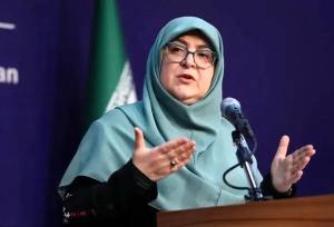 ماجرای جنجالی قلب نشان دادن سخنگوی دولت به خبرنگاران از زبان خودش/ اصلا چرا نباید اینکار را می‌کردم؟ + فیلم