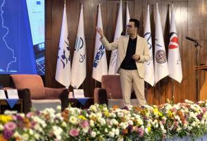 وصول نشدن ۱۵ میلیارد دلار درآمد نفتی؛ عامل مهم جهش نرخ ارز | گلوانی: حجم بازار غیررسمی ارز حدود ۳۰ تا ۴۰ میلیارد دلار است