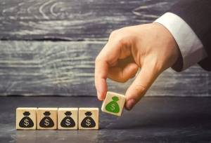 رقابت طلا و ارز در بازار سرمایه؛ نقدینگی به کدام سو می‌رود؟