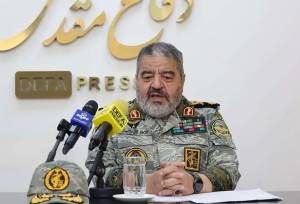 ساعت هوشمند رئیس سازمان پدافند غیرعامل جنجالی شد/ سردار جلالی: الان زمان صلح هست پس ساعت هوشمند مشکلی ندارد + فیلم