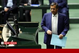 همتی: بانک‌های ناتراز یا اصلاح می‌شوند یا کنار می‌روند
