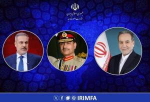 رایزنی تلفنی عراقچی با فیدان و فرمانده ارتش پاکستان/ اعلام آمادگی ایران برای پاسخ قاطع به هرگونه تعرض از سوی آمریکا