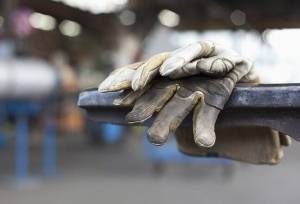 خط فقر بالای ۷۰ میلیون تومان و حقوق کارگران زیر 20 میلیون تومان!/ یک کارگر چگونه باید از پس این زندگی پر خرج برآید؟