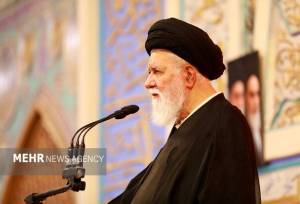 علم الهدی: تضعیف دولت، تضعیف انقلاب است/ نباید در زمین دشمن بازی کنیم/ امروز همه به وحدت محتاجیم
