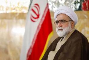 روایت حضور آیت الله مجتبی خامنه ای در مراسم تدفین رهبر شهید در مشهد+فیلم