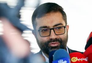 انتقاد سقاب اصفهانی از خودروسازان: هزینه خودروهای بی‌کیفیت را مردم داده‌اند +فیلم