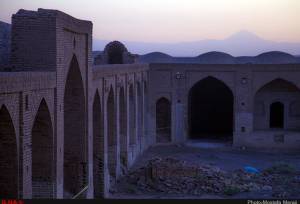 حکم شلاق و زندان پرستو احمدی قطعی شد | دادگاه تجدیدنظر قم حکم پرونده «کنسرت کاروانسرا» را تأیید کرد