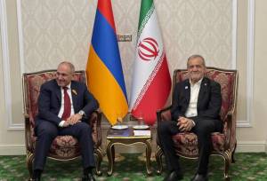 پزشکیان به پاشینیان: گسترش همکاری‌های و تقویت اعتماد و همدلی، زمینه‌ساز توسعه روابط دو کشور است