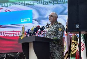 پزشکان ارتش رزمندگان خط مقدم سلامت و دفاع هستند