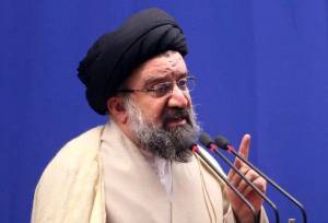 امام جمعه تهران: توان موشکی ایران، آمریکا را به ذلت نشاند/  ایران به یک ابرقدرت در جهان تبدیل شد/ دنیا فهمید که خود دولت آمریکا عصر حجری است