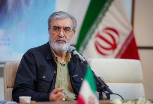 پاسخ تهدیدآمیز رئیس کمیسیون امنیت ملی به اظهارات بسنت درباره صف‌های طولانی بنزین در ایران
