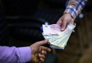 اختلاف بر سر افزایش حقوق کارگران / پایه حقوق چقدر خواهد شد؟