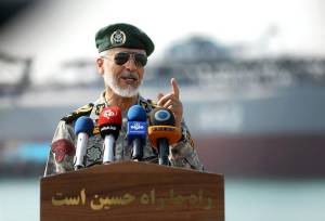 دریادار سیاری: تسلیم شدن در قاموس مردم ایران جایی ندارد/ قدرت نیروهای مسلح ایران برای دشمنان غیر قابل باور و هضم است